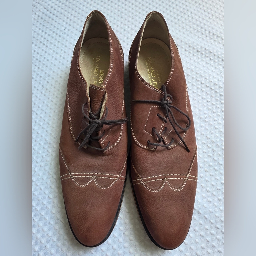 Donald J. Pliner Brown Oxford Derbys Sleek Design